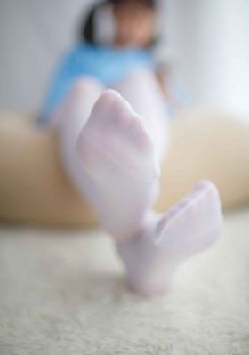 妺妺让我破她裙子摸她_BD英语超清免费观看