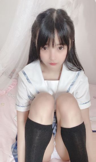 和女朋友坐公交车被偷窥_4K超清免费观看