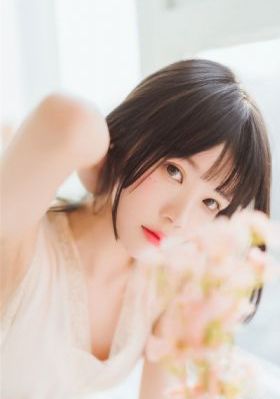 97碰碰精品嫩模在线播放_720高清完整版